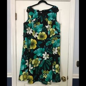 Aloha! Floral dress! Stunning! Comfy!